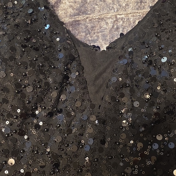 Le Chateau Fully Lined Black Sheer Dress With Sequins - Picture 4 of 4